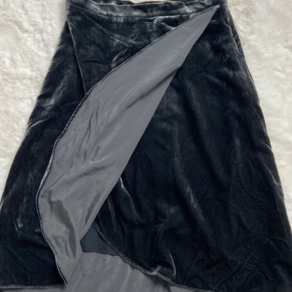 LOFT shin length velvet skirt size 4 - Picture 2 of 5